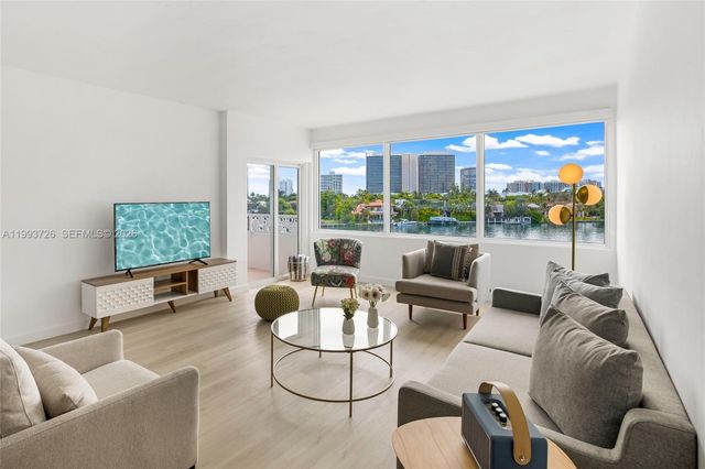 9881 E Bay Harbor Dr 205, Bay Harbor Islands, FL 33154