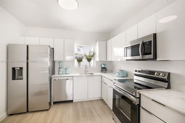 9881 E Bay Harbor Dr 205, Bay Harbor Islands, FL 33154