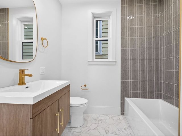 427 E 6th St 2, Boston, MA 02127