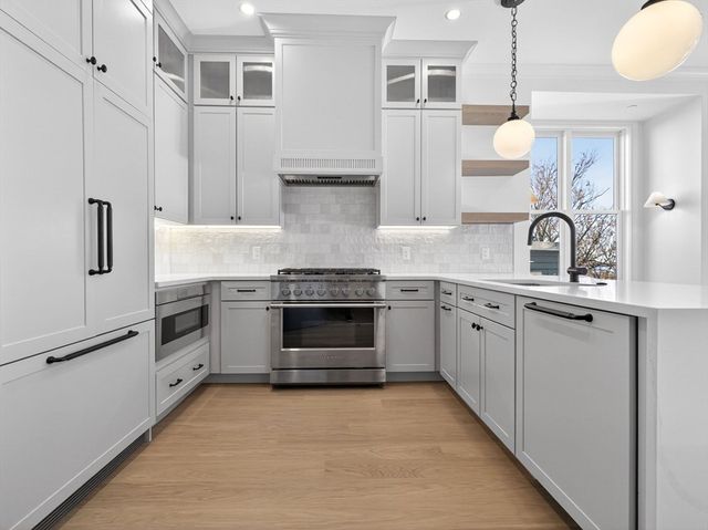 427 E 6th St 2, Boston, MA 02127