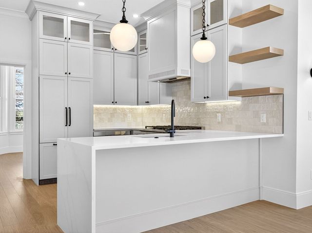 427 E 6th St 2, Boston, MA 02127