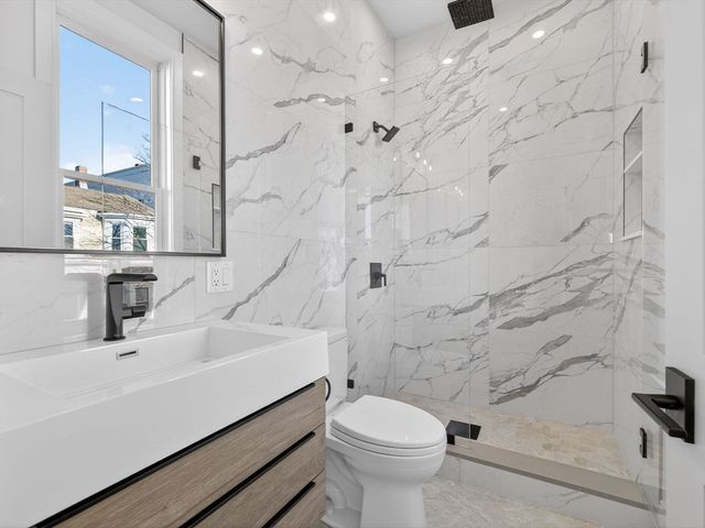 427 E 6th St 2, Boston, MA 02127