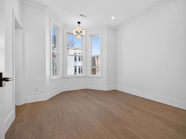 427 E 6th St 2, Boston, MA 02127