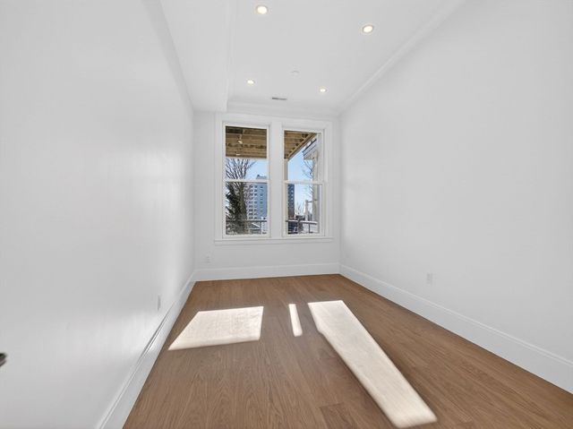 427 E 6th St 2, Boston, MA 02127