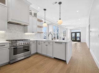 427 E 6th St 2, Boston, MA 02127