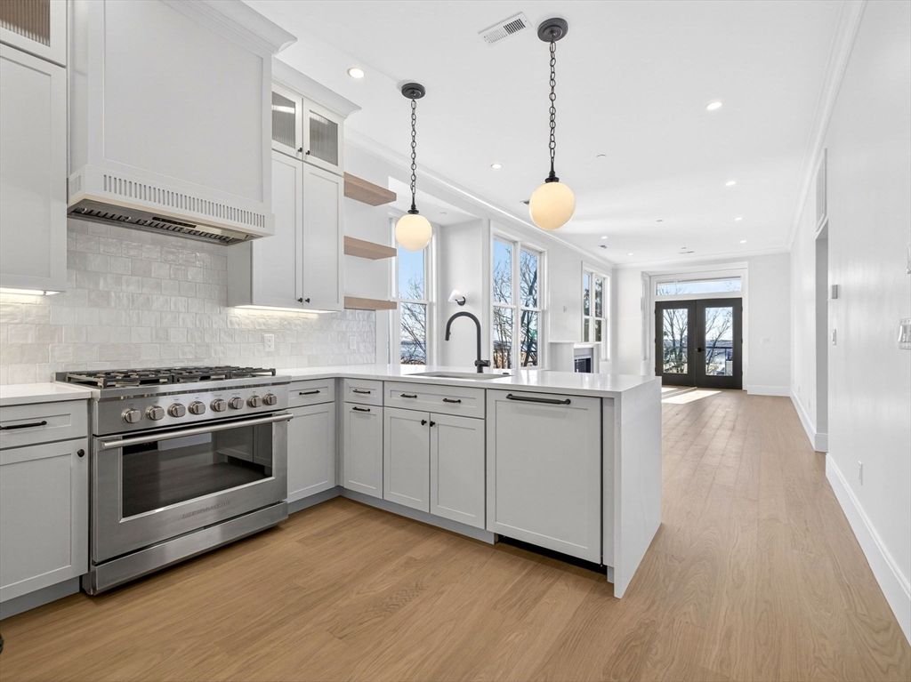 427 E 6th St 2, Boston, MA 02127