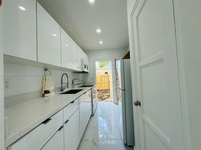 407 SE 14th Ct 2, Fort Lauderdale, FL 33316