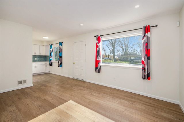 23628 Champaign Street, Taylor, MI 48180