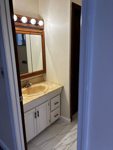 16 Gilkey 1, Watertown, MA 02472