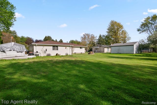 54951 Ridge Road, New Baltimore, MI 48047