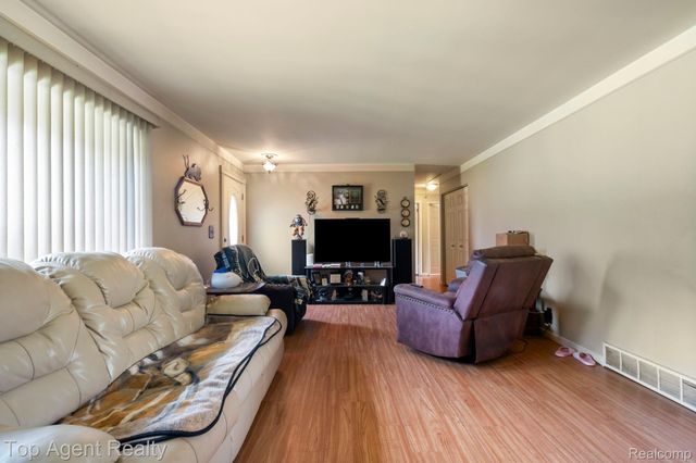 54951 Ridge Road, New Baltimore, MI 48047