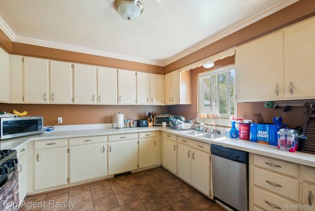 54951 Ridge Road, New Baltimore, MI 48047