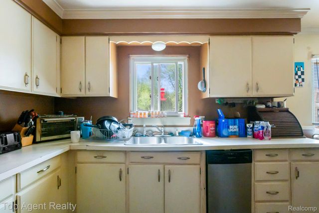 54951 Ridge Road, New Baltimore, MI 48047