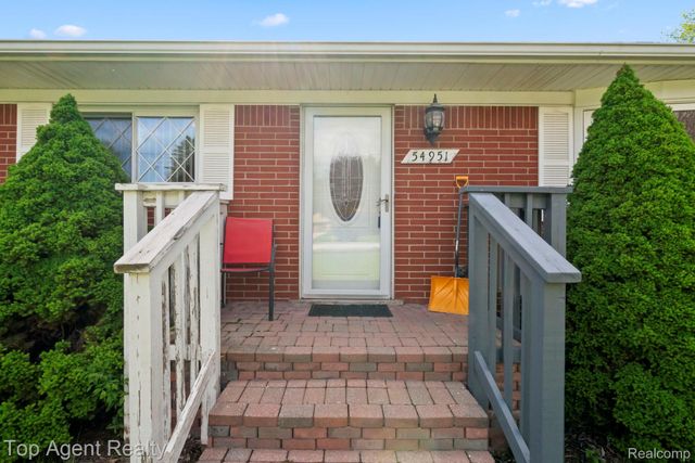 54951 Ridge Road, New Baltimore, MI 48047