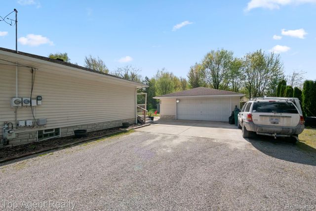54951 Ridge Road, New Baltimore, MI 48047