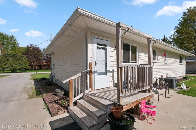54951 Ridge Road, New Baltimore, MI 48047
