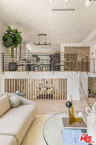 924 West Knoll Drive, West Hollywood, CA 90069
