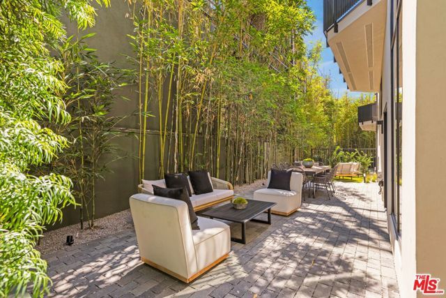 924 West Knoll Drive, West Hollywood, CA 90069