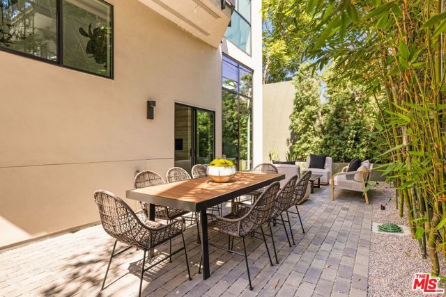924 West Knoll Drive, West Hollywood, CA 90069