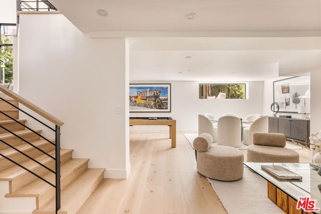 924 West Knoll Drive, West Hollywood, CA 90069