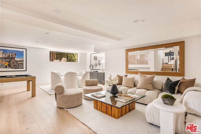 924 West Knoll Drive, West Hollywood, CA 90069
