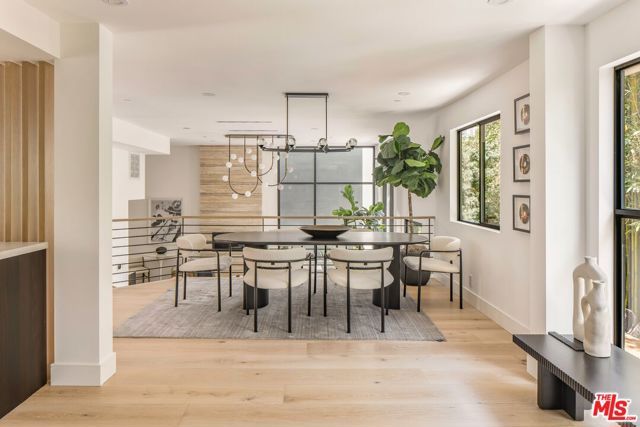 924 West Knoll Drive, West Hollywood, CA 90069
