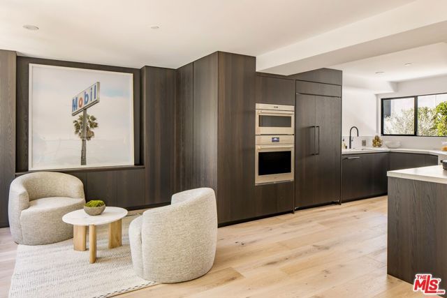 924 West Knoll Drive, West Hollywood, CA 90069
