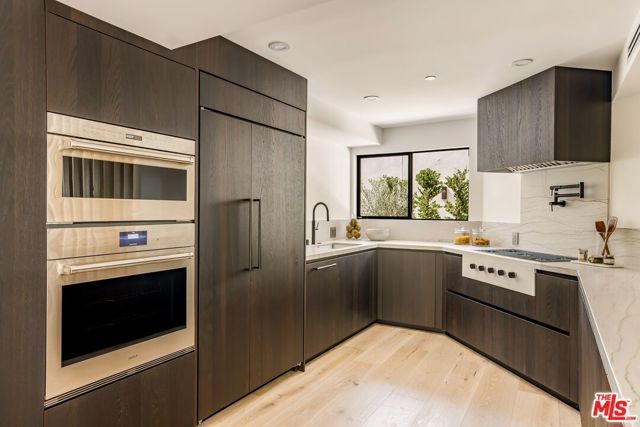 924 West Knoll Drive, West Hollywood, CA 90069