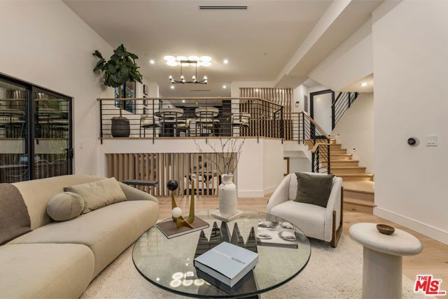 924 West Knoll Drive, West Hollywood, CA 90069