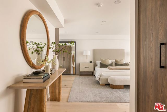 924 West Knoll Drive, West Hollywood, CA 90069