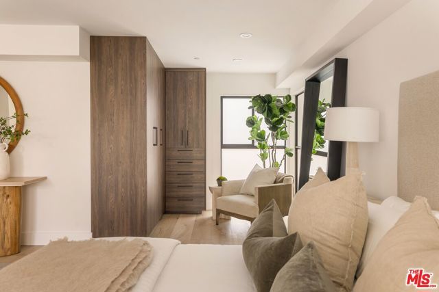 924 West Knoll Drive, West Hollywood, CA 90069