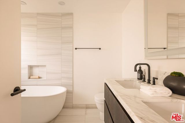 924 West Knoll Drive, West Hollywood, CA 90069