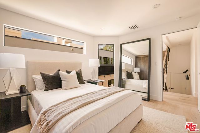 924 West Knoll Drive, West Hollywood, CA 90069
