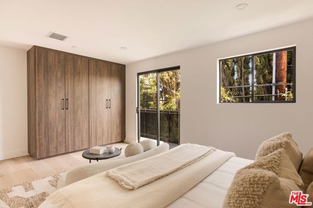 924 West Knoll Drive, West Hollywood, CA 90069