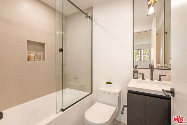 924 West Knoll Drive, West Hollywood, CA 90069