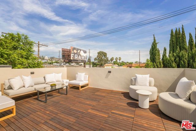 924 West Knoll Drive, West Hollywood, CA 90069