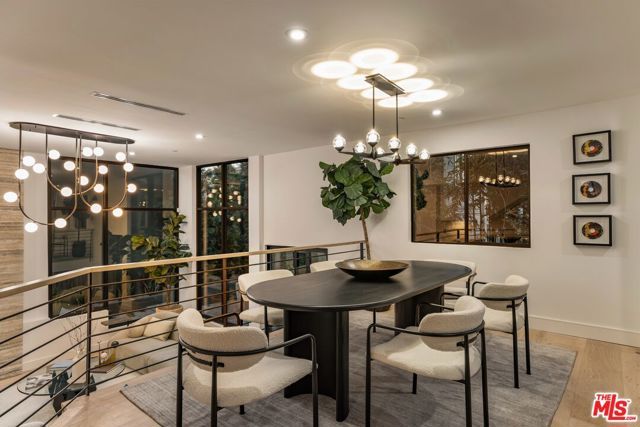 924 West Knoll Drive, West Hollywood, CA 90069