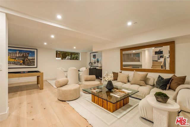 924 West Knoll Drive, West Hollywood, CA 90069