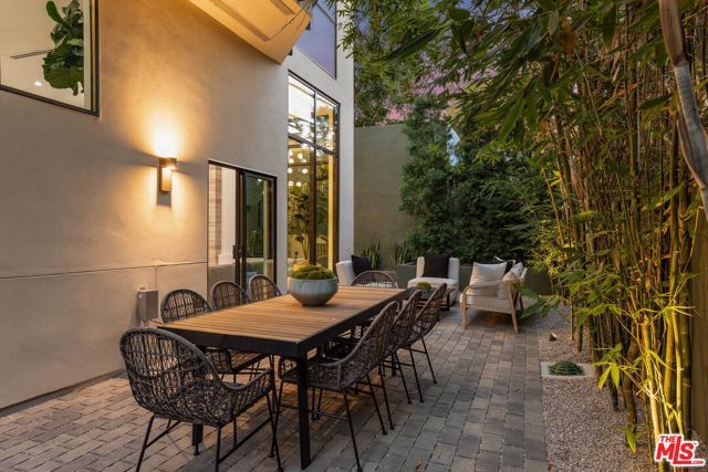 924 West Knoll Drive, West Hollywood, CA 90069