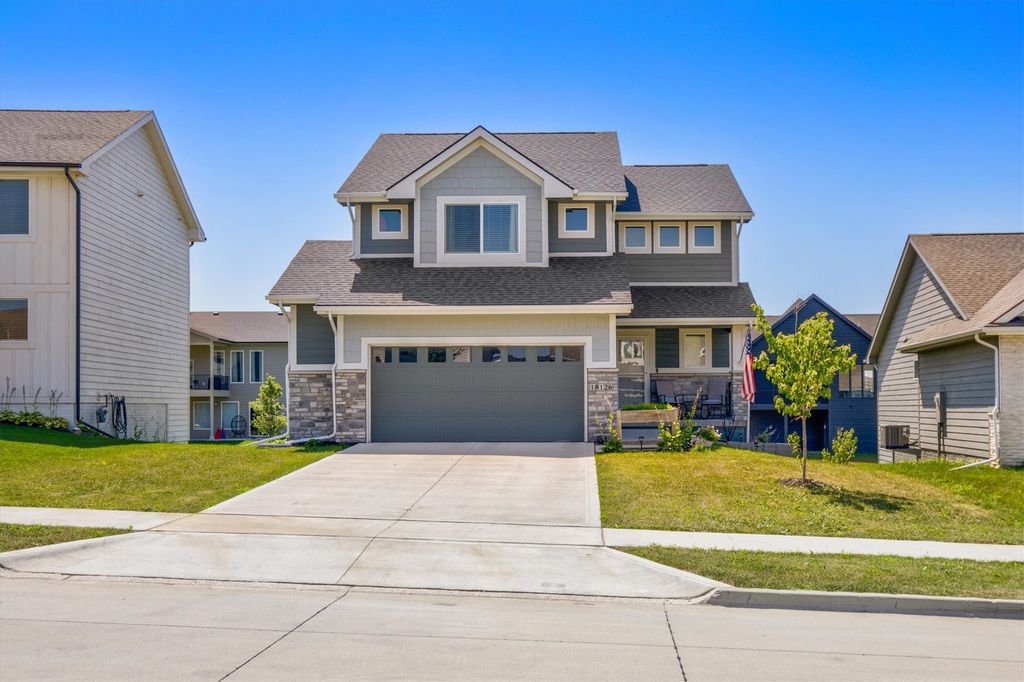 18126 Alpine Drive, Clive, IA 50325
