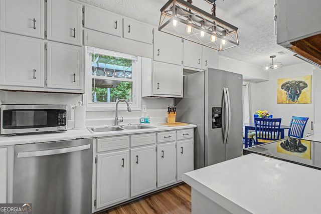 125 Grandchester Way, Fayetteville, GA 30215