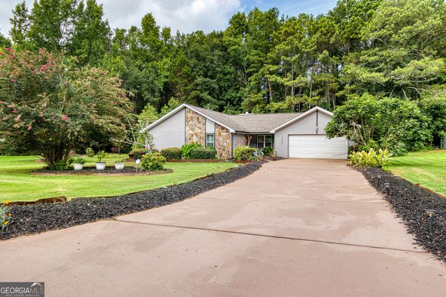 125 Grandchester Way, Fayetteville, GA 30215