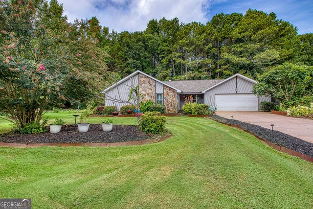 125 Grandchester Way, Fayetteville, GA 30215