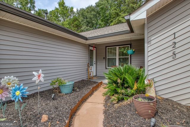 125 Grandchester Way, Fayetteville, GA 30215