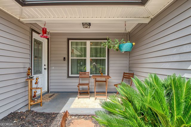 125 Grandchester Way, Fayetteville, GA 30215