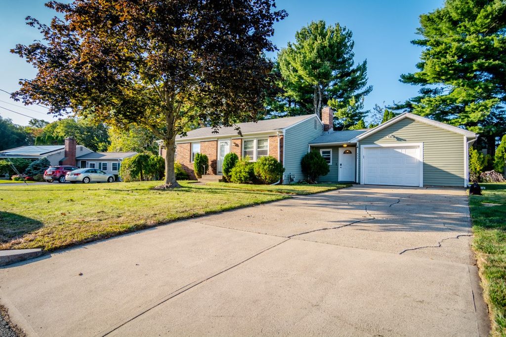 444 Knollwood Drive, Woonsocket, RI 02895