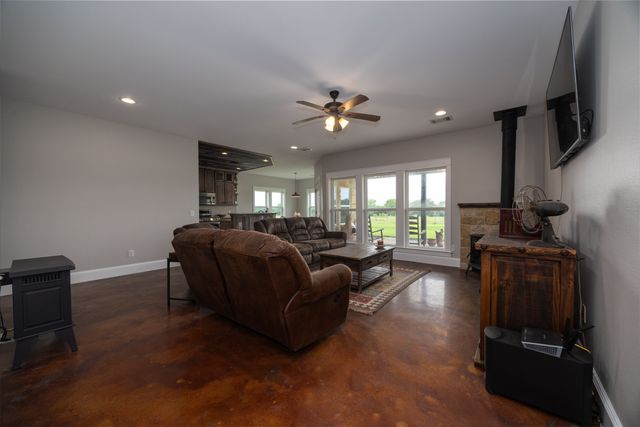191 Bell Road, Van Alstyne, TX 75495