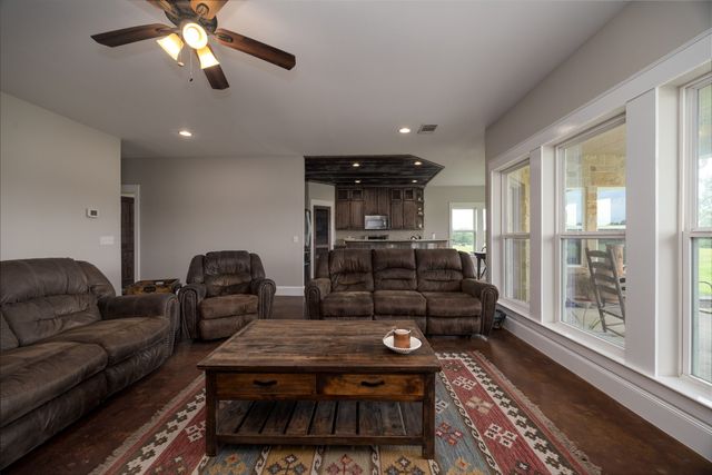 191 Bell Road, Van Alstyne, TX 75495