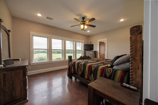 191 Bell Road, Van Alstyne, TX 75495