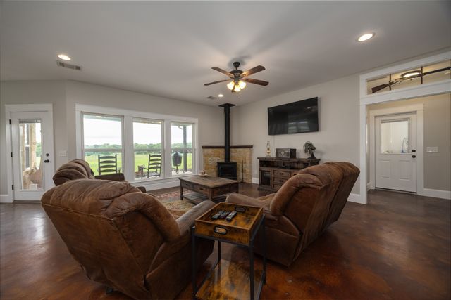 191 Bell Road, Van Alstyne, TX 75495